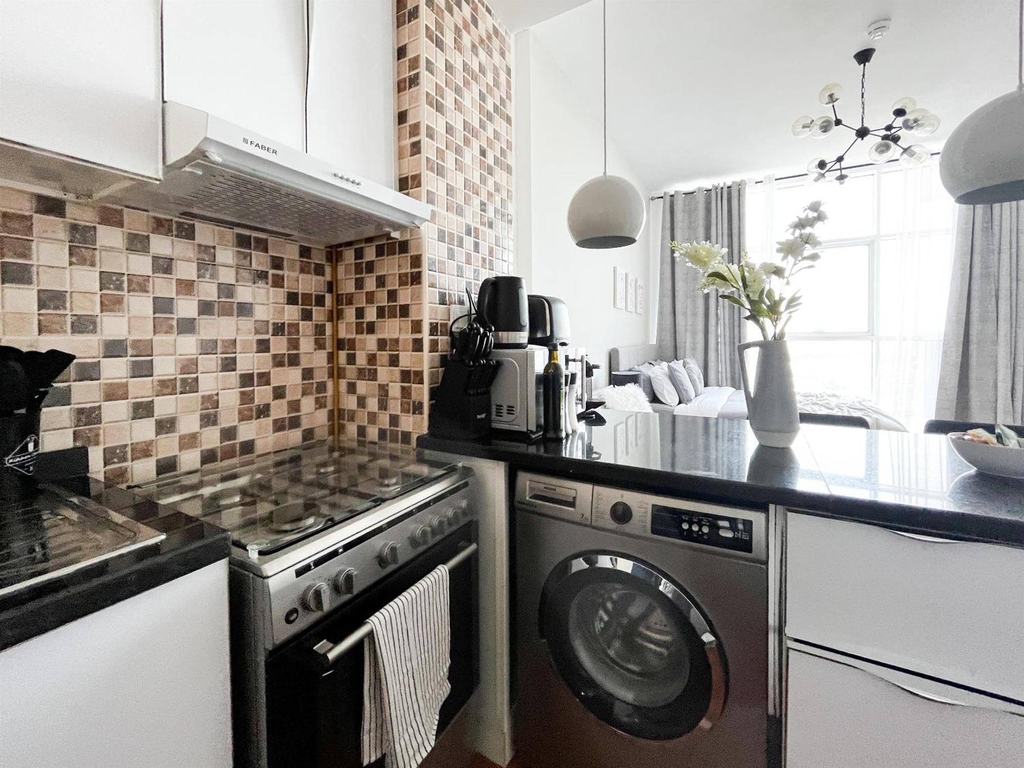 Apartment W Modern Amenities In Prime Location