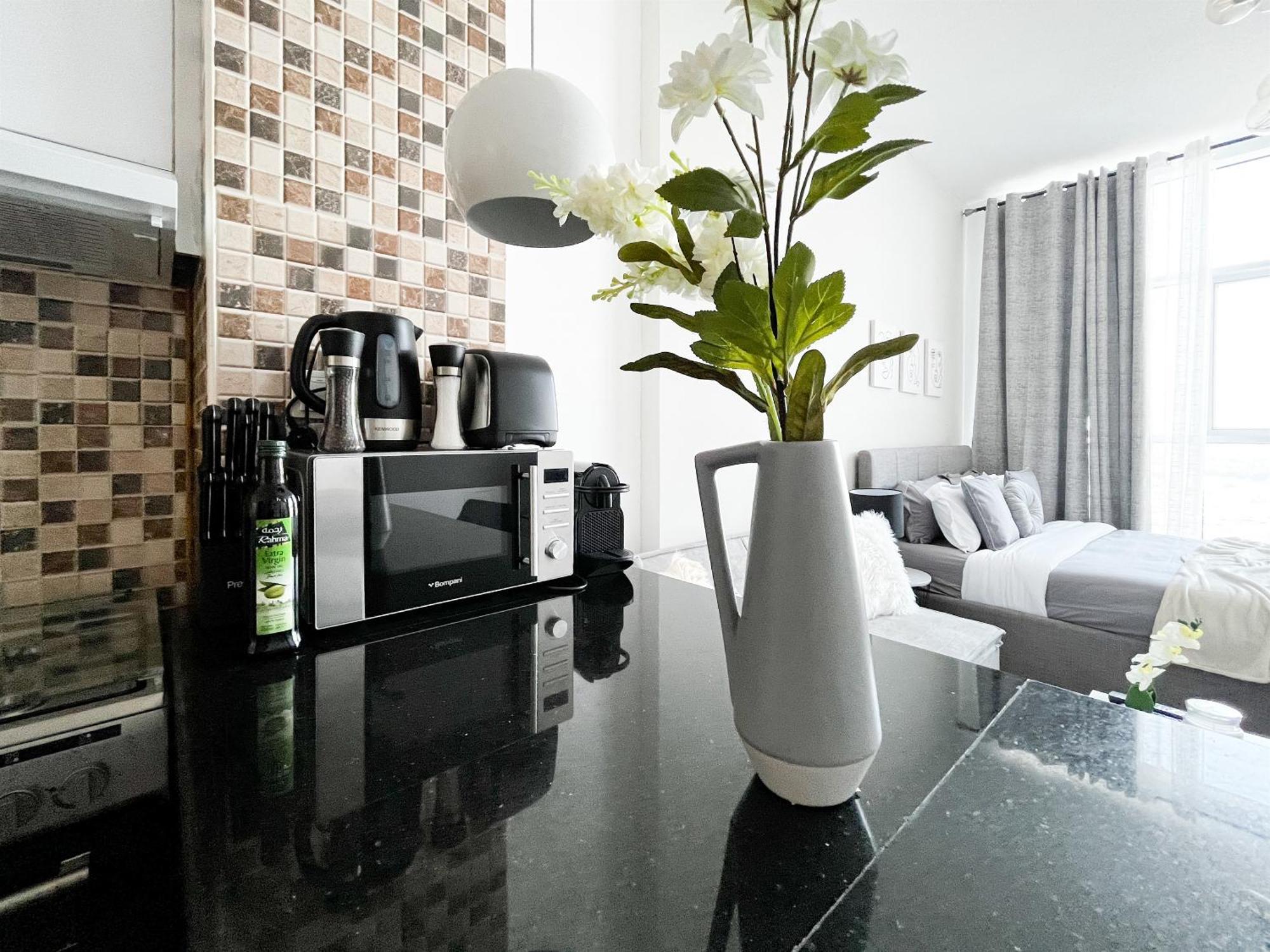 W Modern Amenities In Prime Location