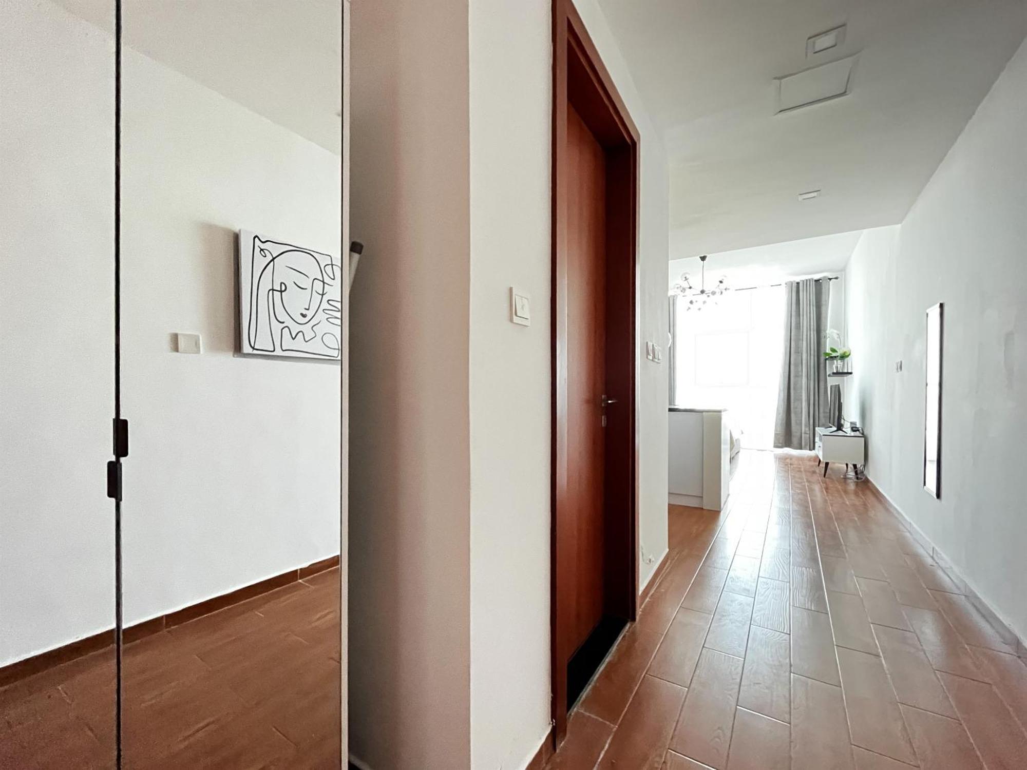 W Modern Amenities In Prime Location Apartment