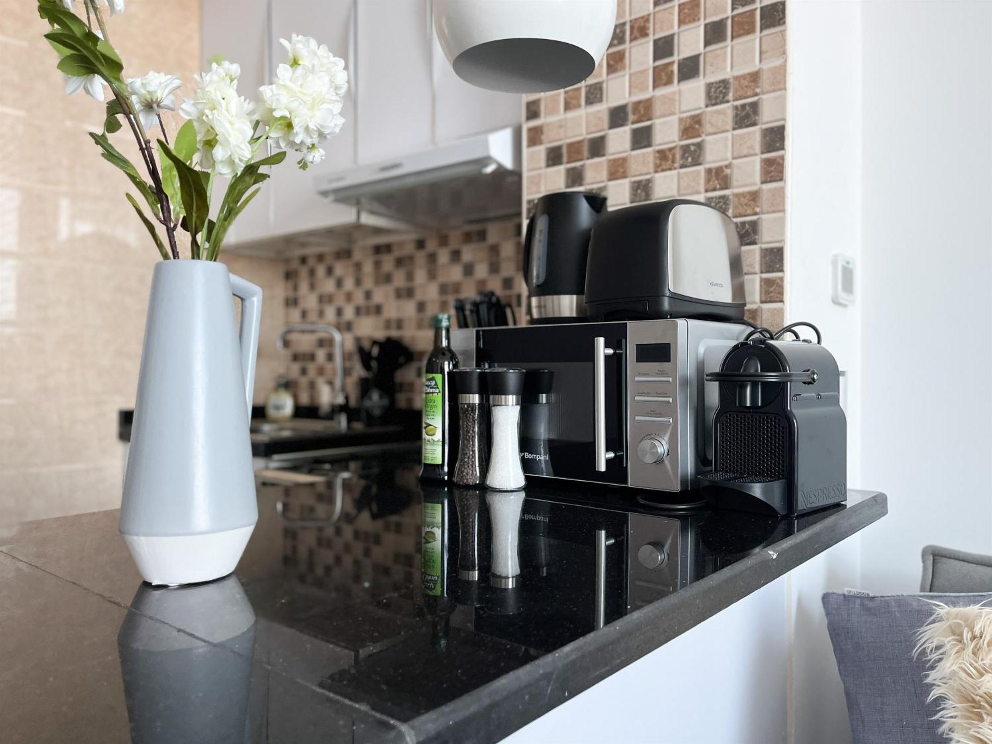 W Modern Amenities In Prime Location
