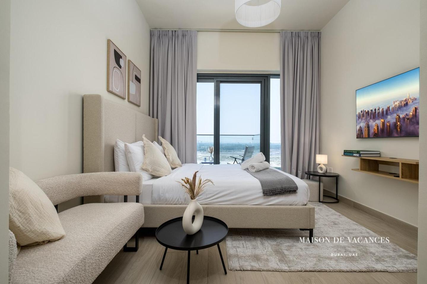 Comfortable 10mins Away From Mall Apartment Dubai