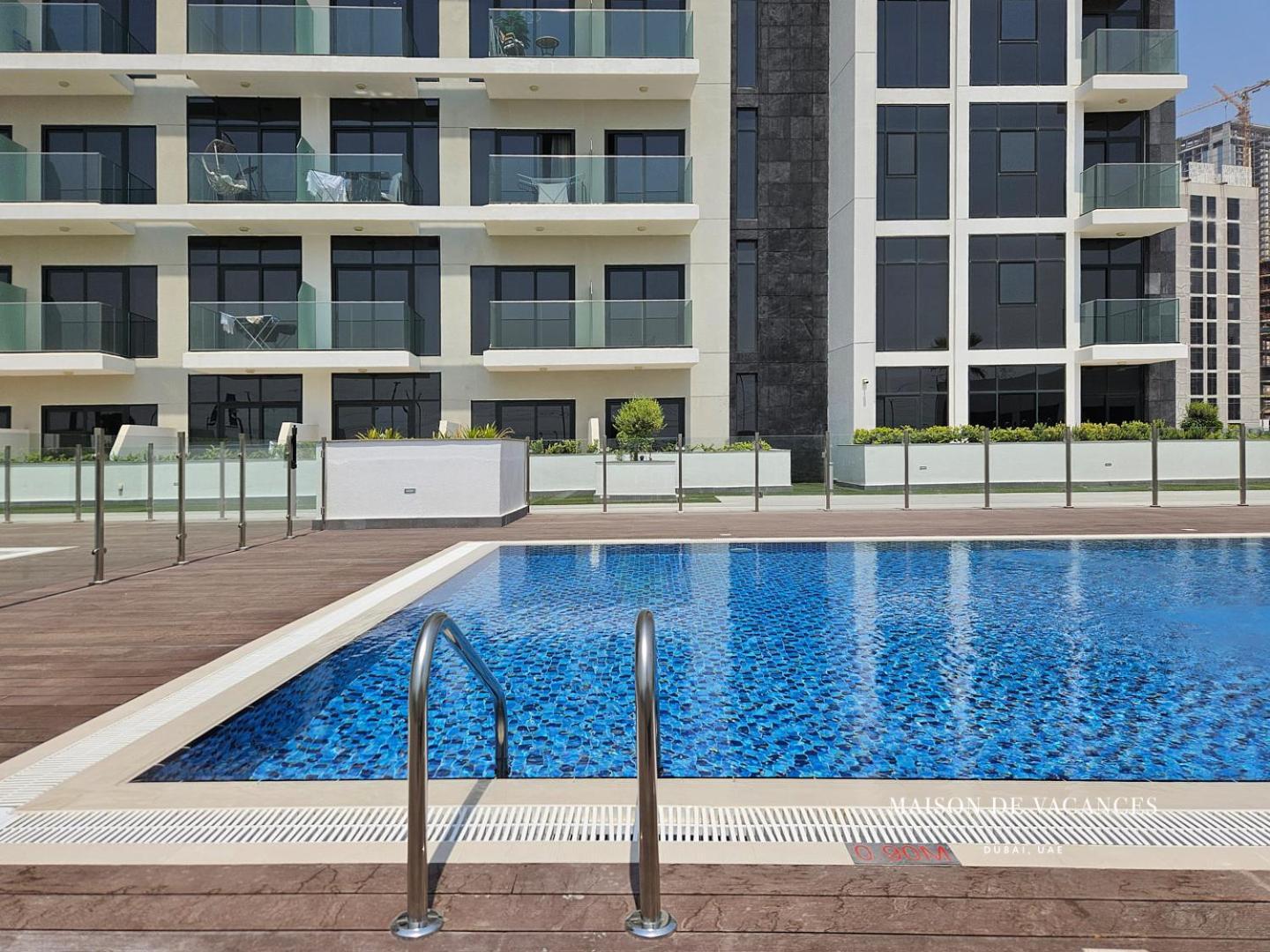 Comfortable 10mins Away From Mall Apartment