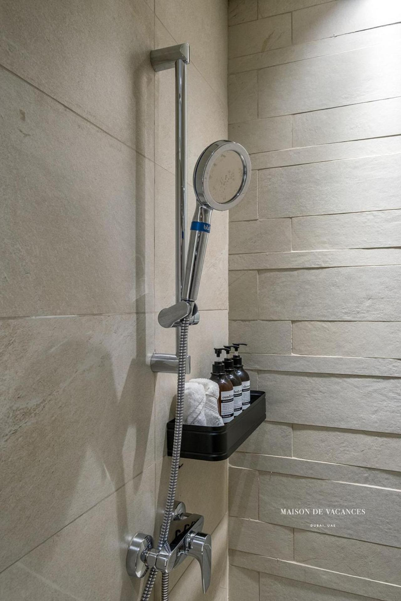 Apartment Comfortable 10mins Away From Mall Dubai
