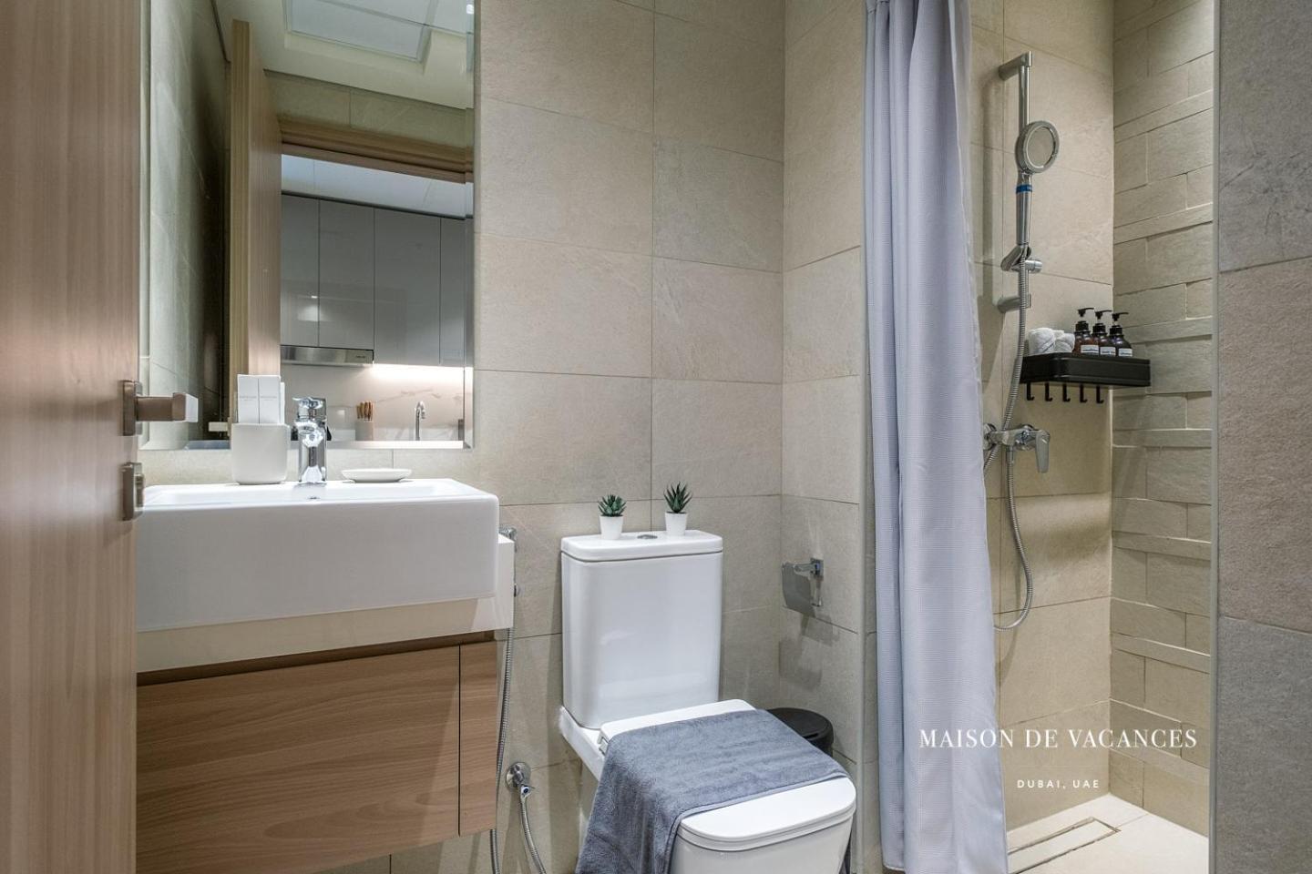 Comfortable 10mins Away From Mall Dubai