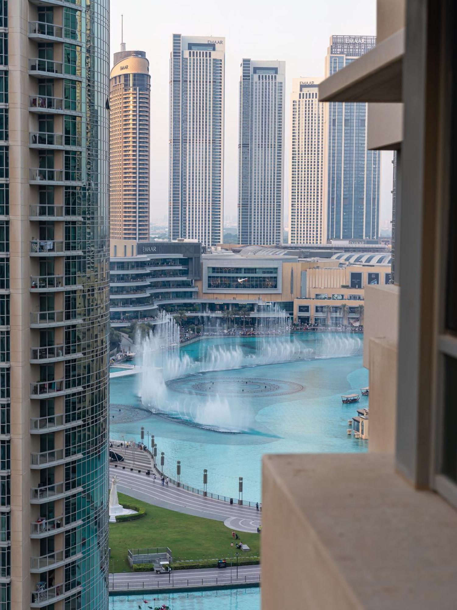 Apartment New Burj Khalifa & Fountain Views & Work Station *