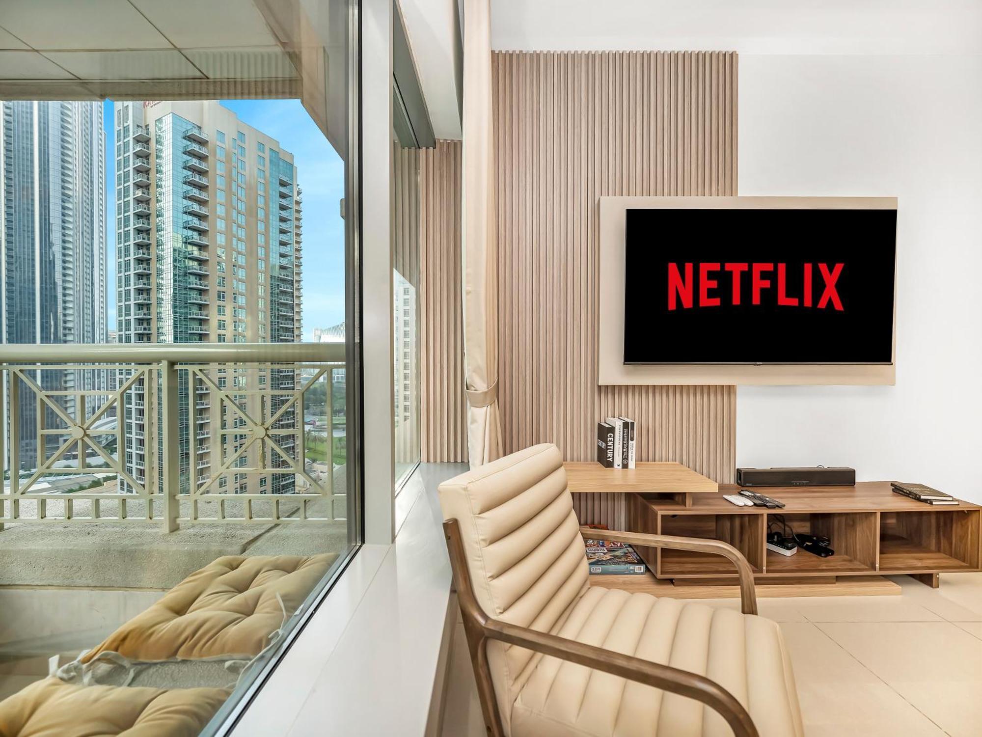 New Burj Khalifa & Fountain Views & Work Station Apartment