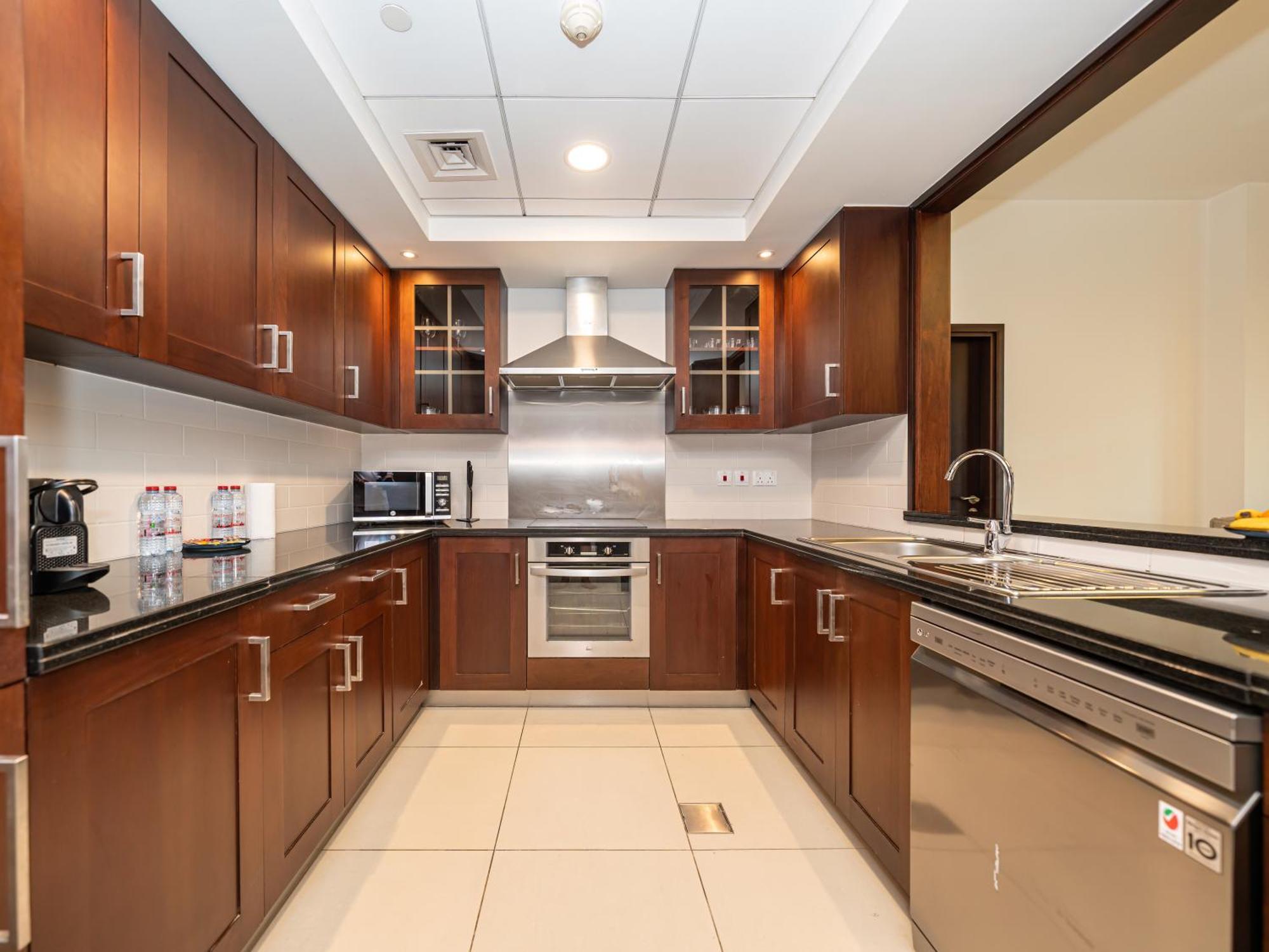 New Burj Khalifa & Fountain Views & Work Station Apartment *