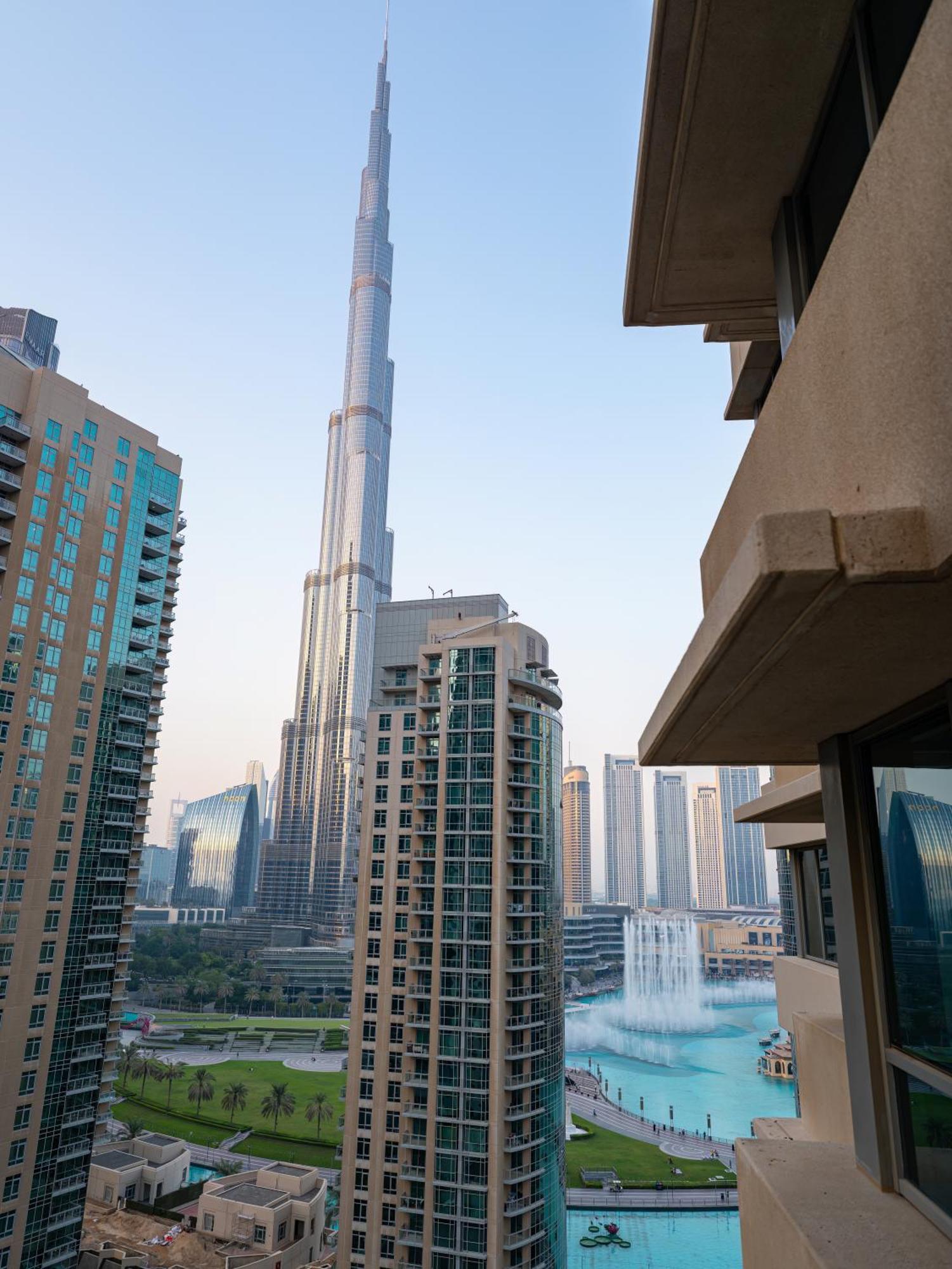 Apartment New Burj Khalifa & Fountain Views & Work Station *