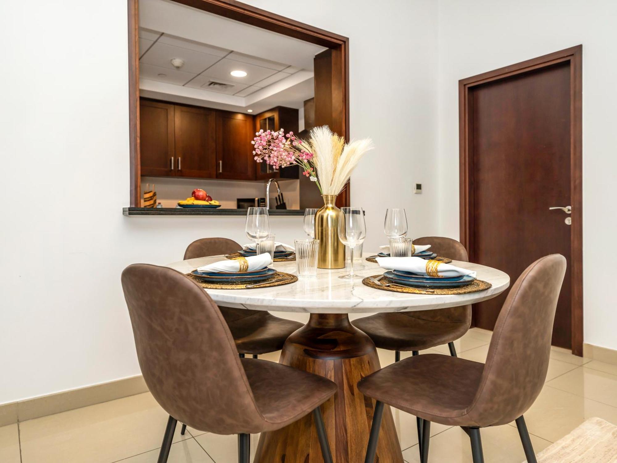New Burj Khalifa & Fountain Views & Work Station Apartment Dubai