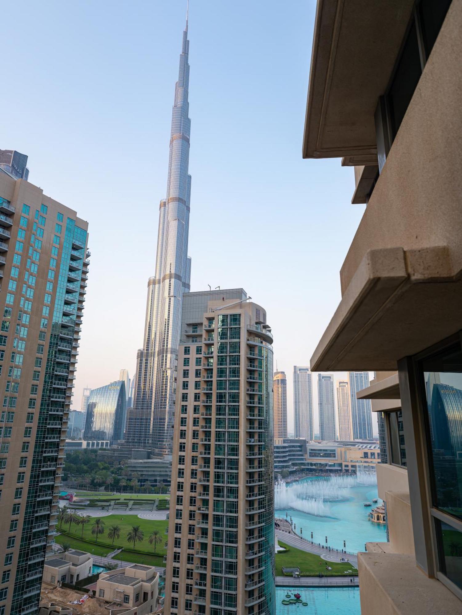 New Burj Khalifa & Fountain Views & Work Station Apartment Dubai