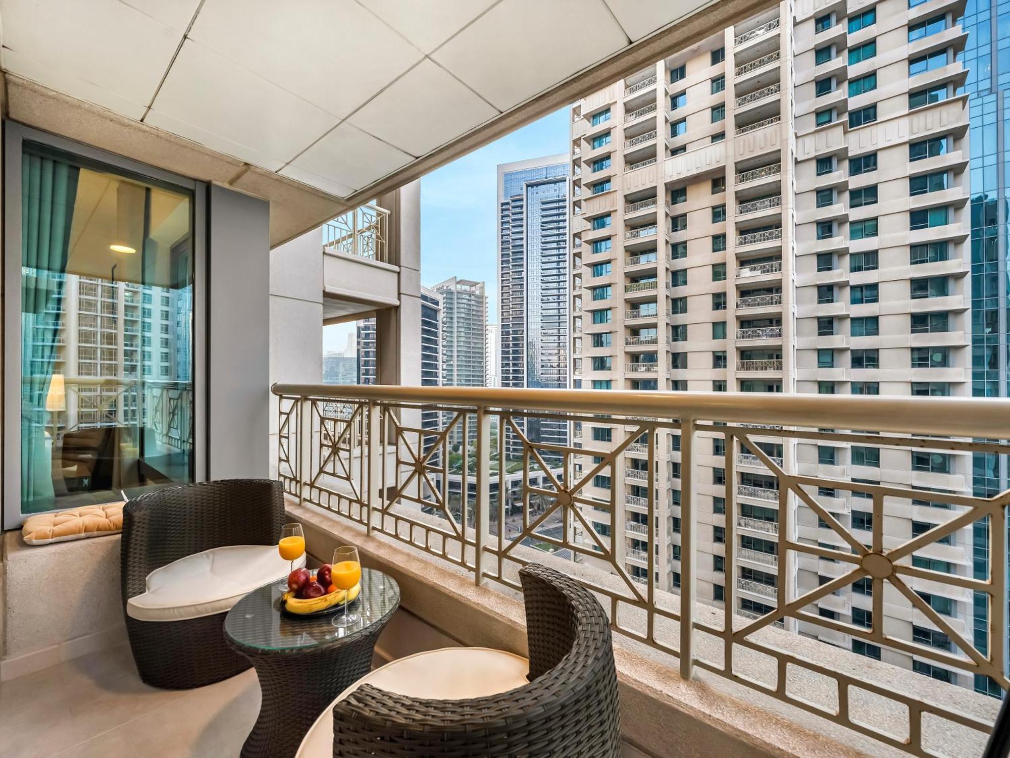 Apartment New Burj Khalifa & Fountain Views & Work Station