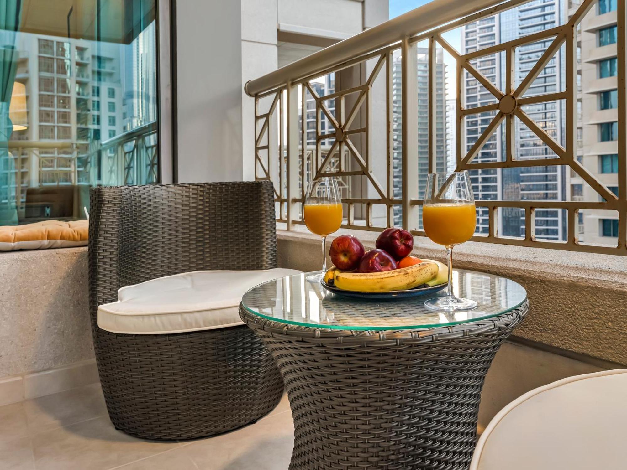 New Burj Khalifa & Fountain Views & Work Station Apartment Dubai