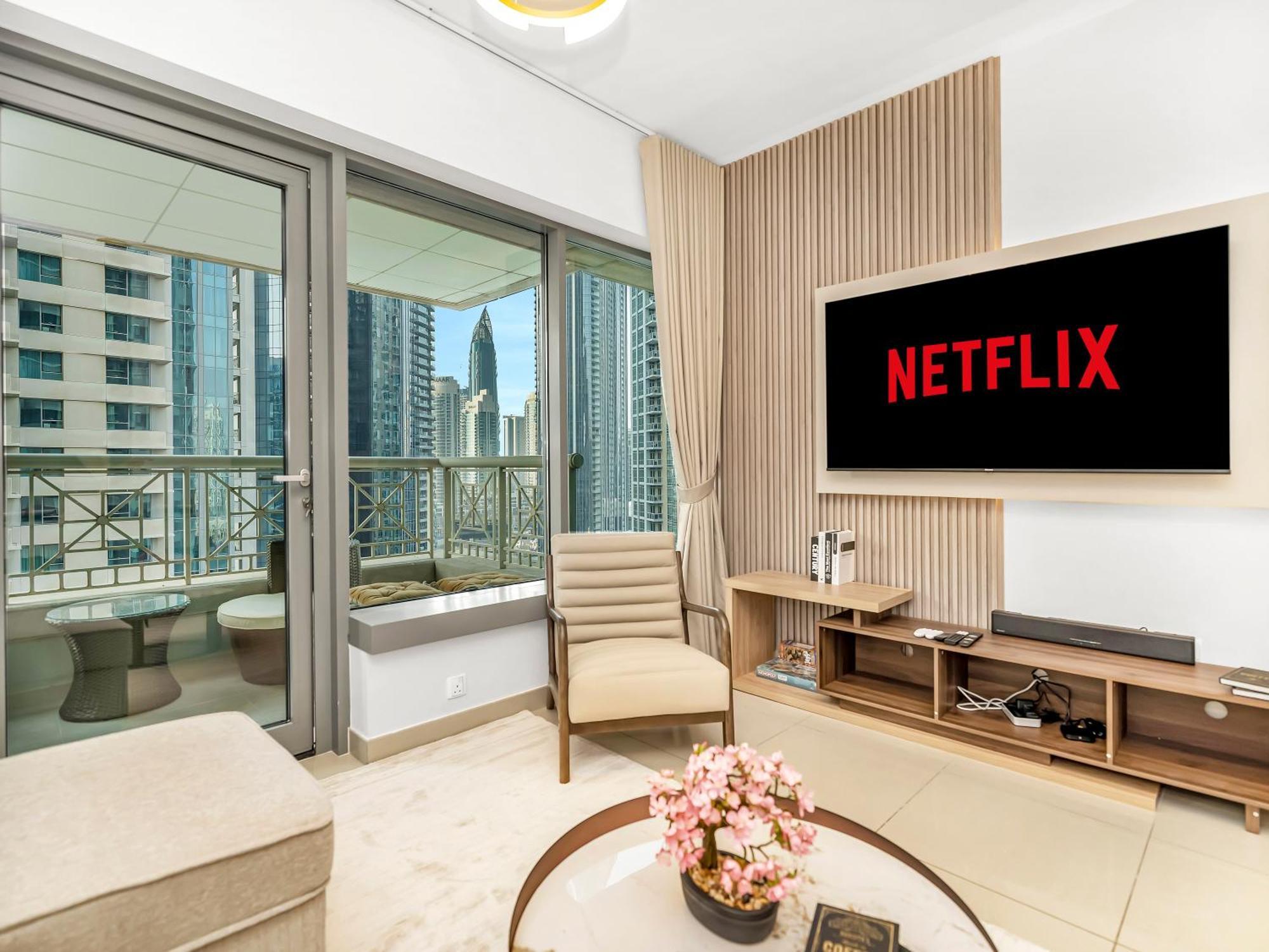 Apartment New Burj Khalifa & Fountain Views & Work Station Dubai
