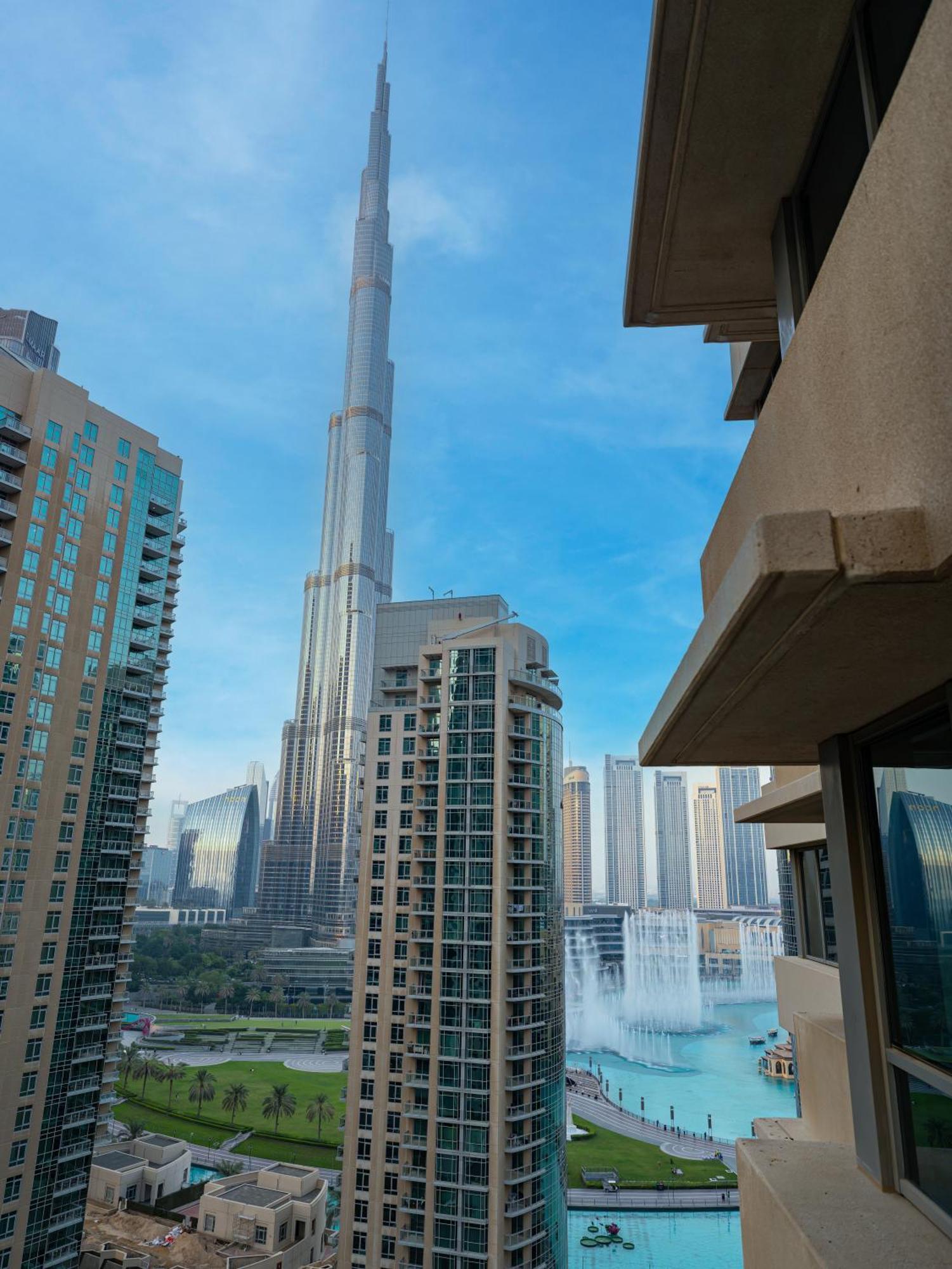 Apartment New Burj Khalifa & Fountain Views & Work Station *