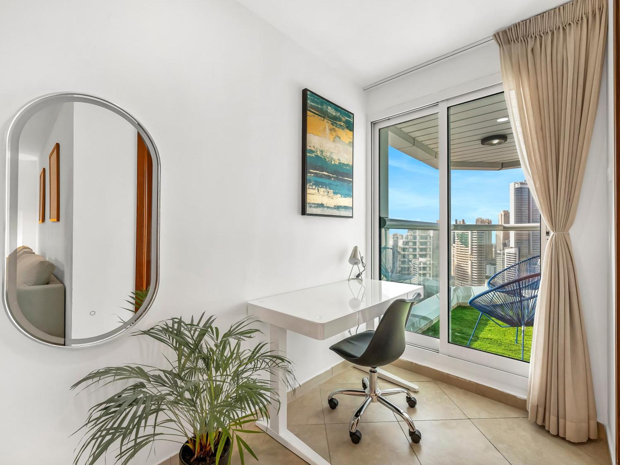 Stunning Panoramic Sea & Marina Skyline View Apartment