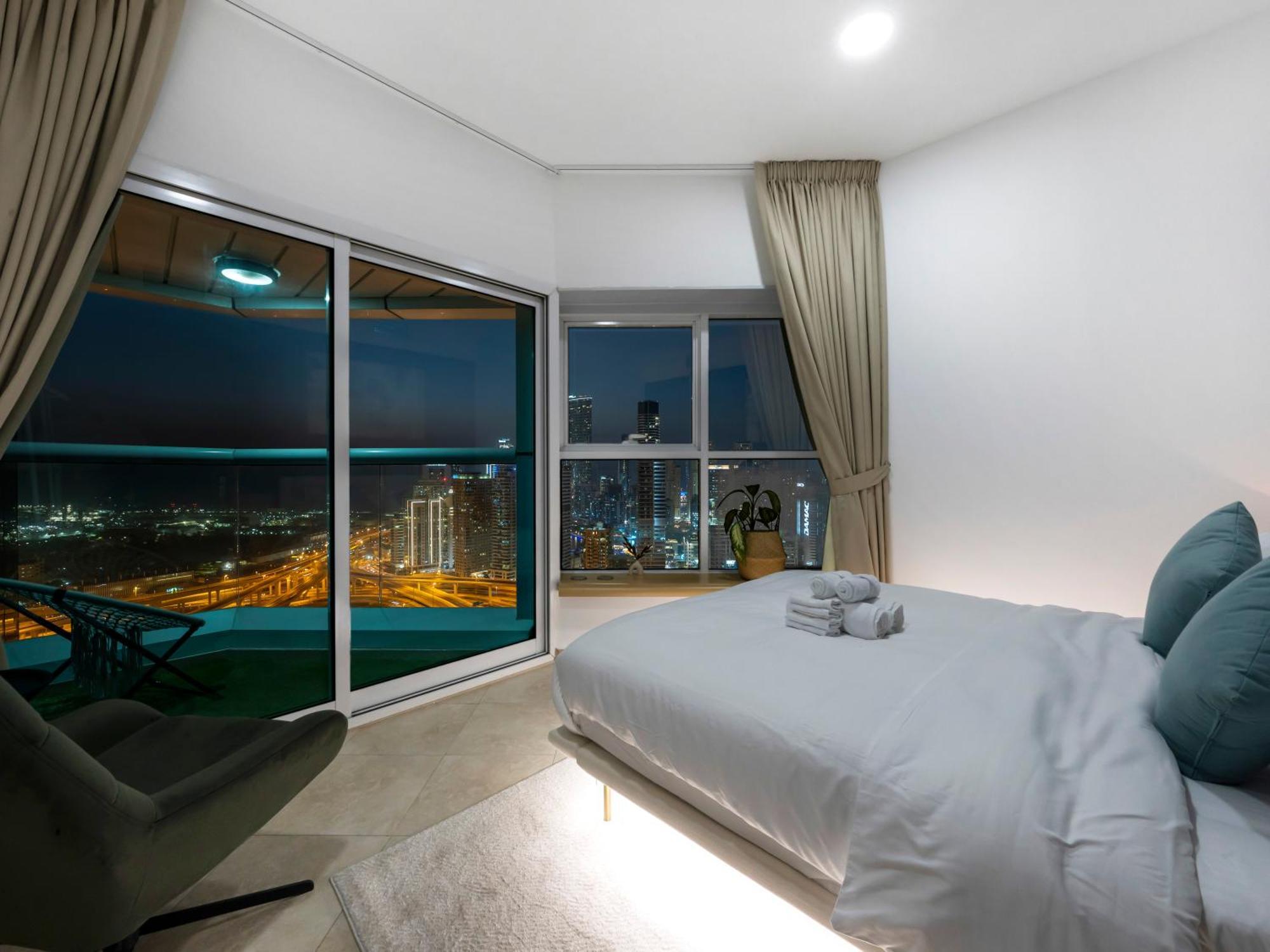 Apartment Stunning Panoramic Sea & Marina Skyline View