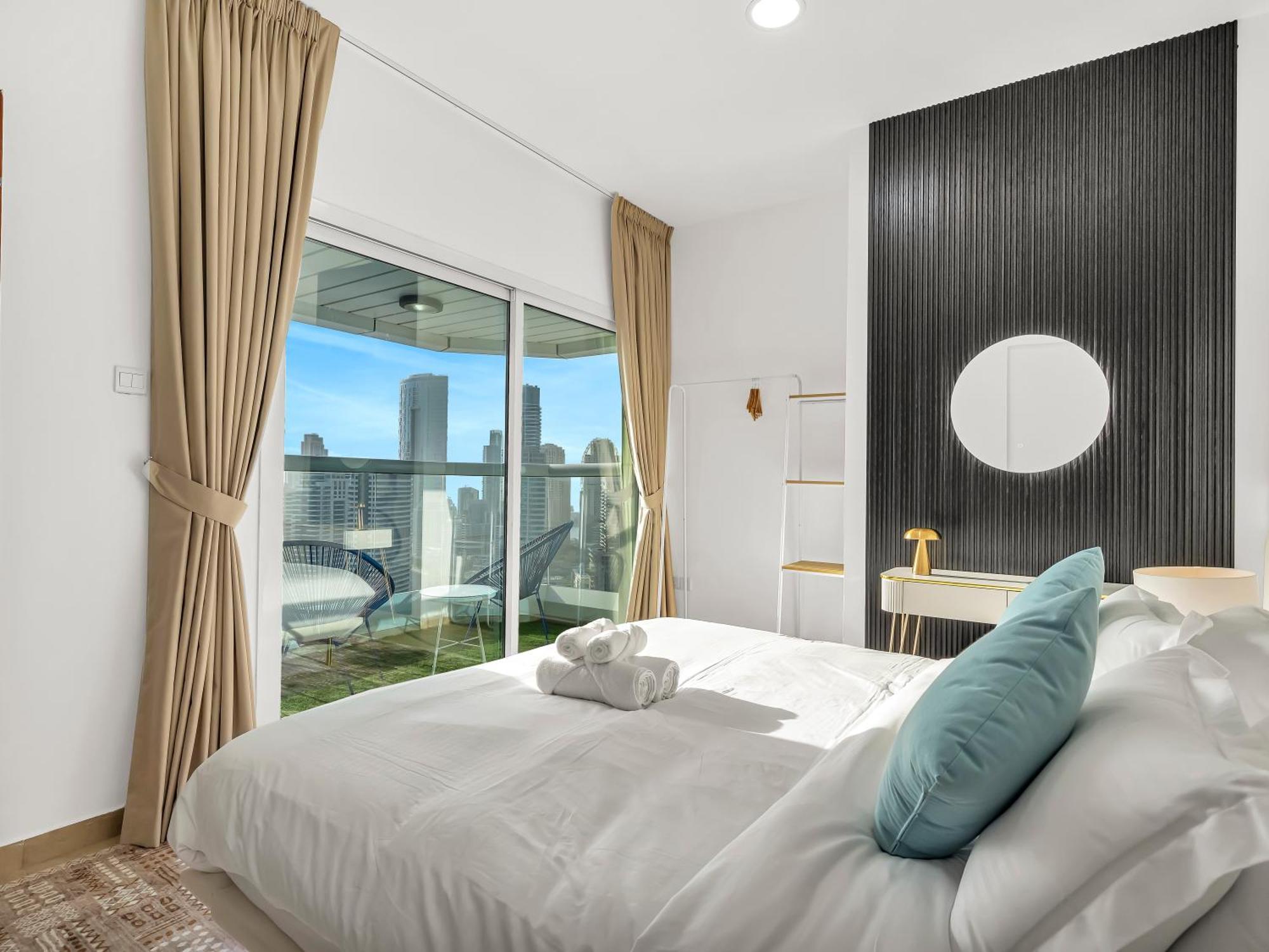 Stunning Panoramic Sea & Marina Skyline View *