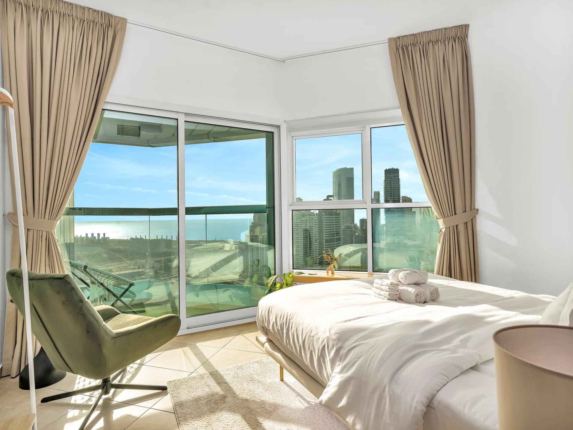 Apartment Stunning Panoramic Sea & Marina Skyline View