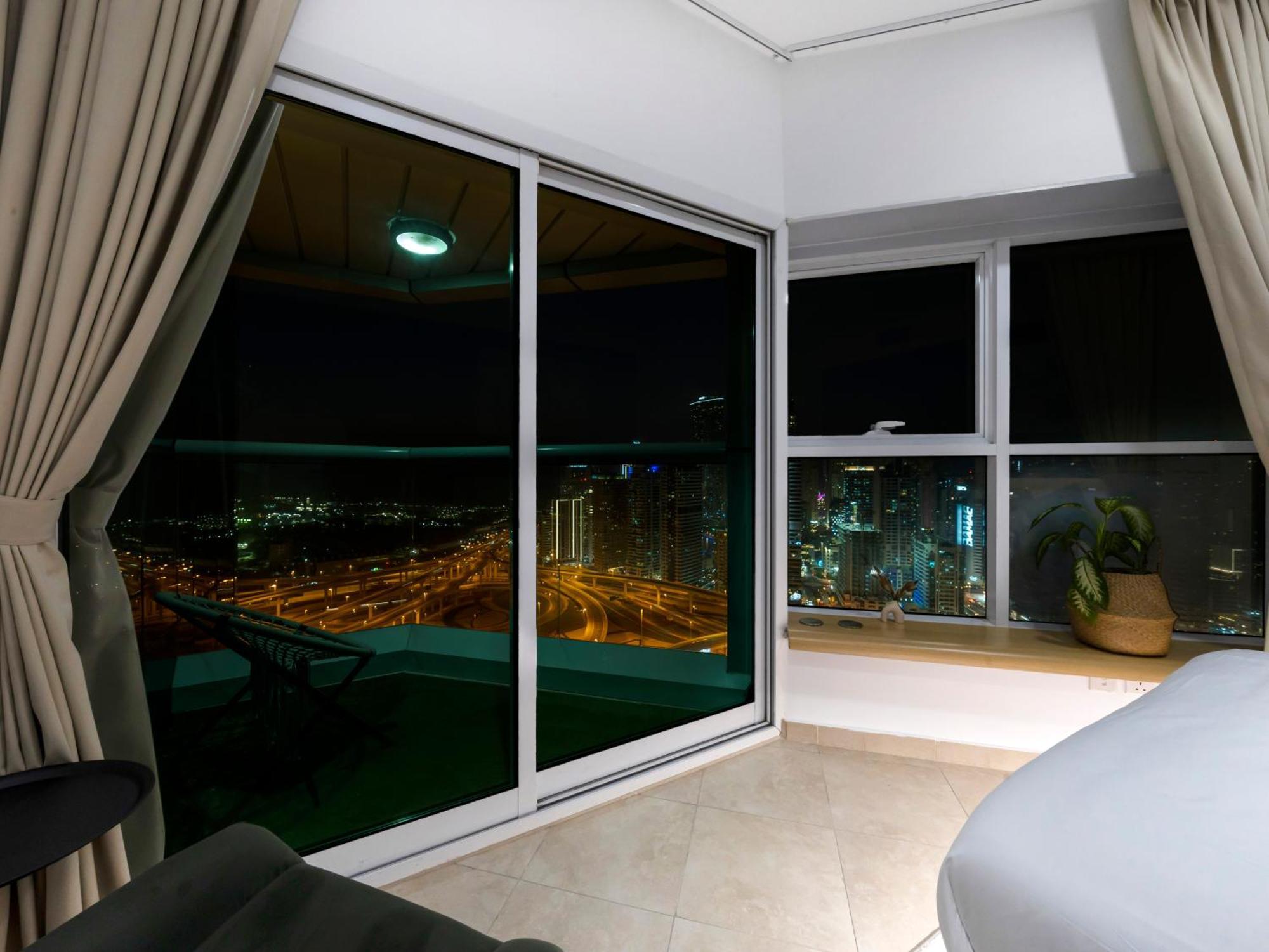 Apartment Stunning Panoramic Sea & Marina Skyline View *
