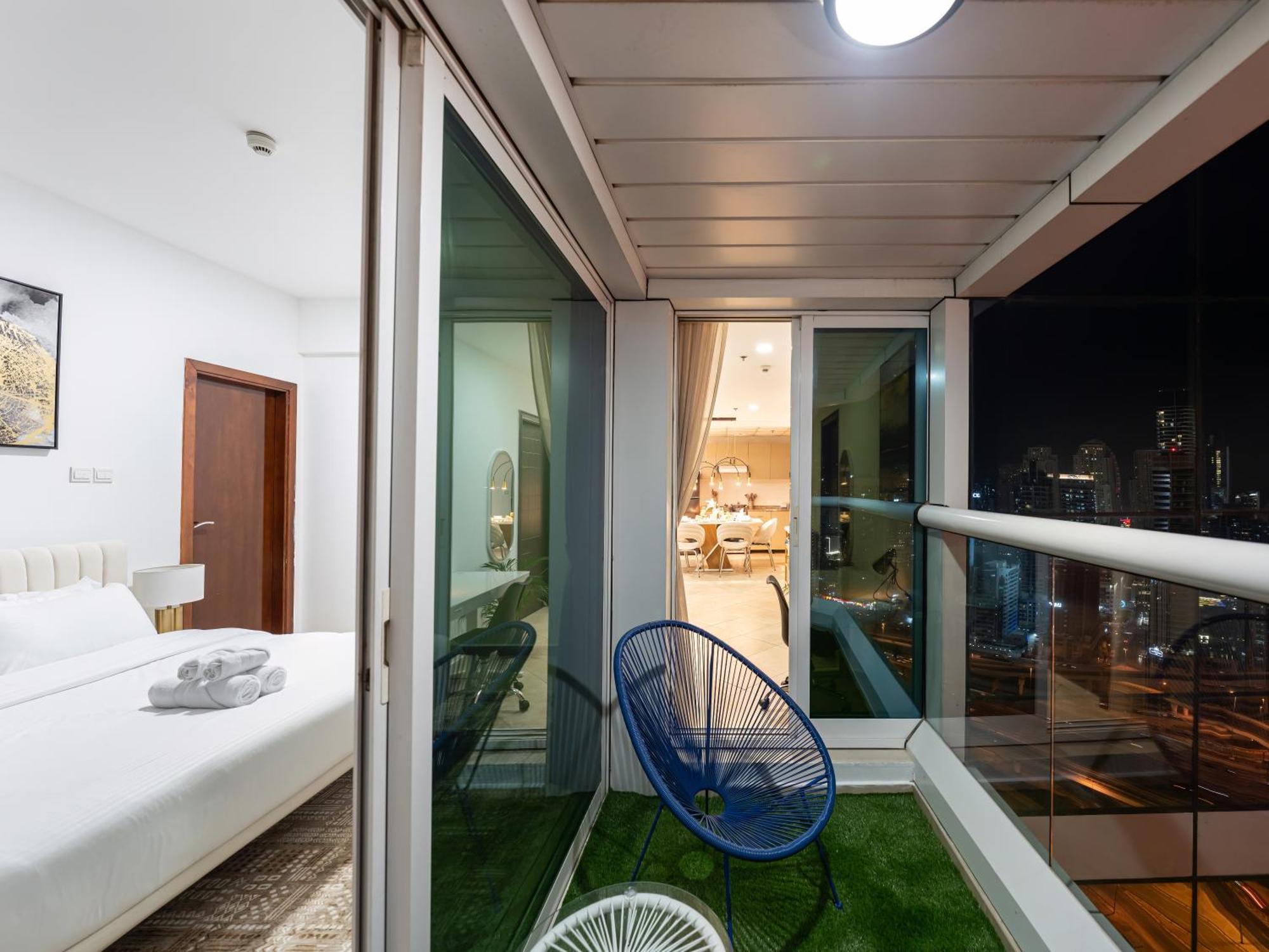 Stunning Panoramic Sea & Marina Skyline View Dubai