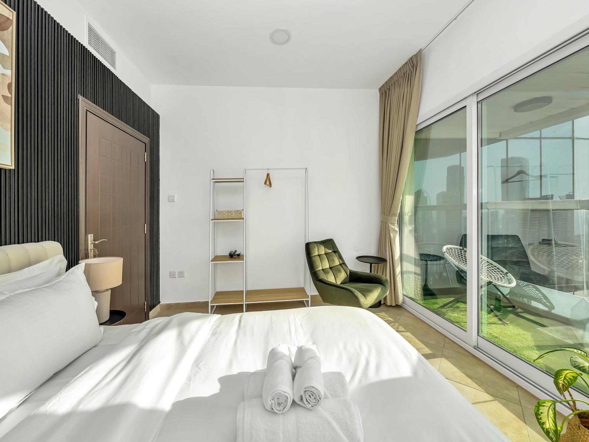 Stunning Panoramic Sea & Marina Skyline View Apartment