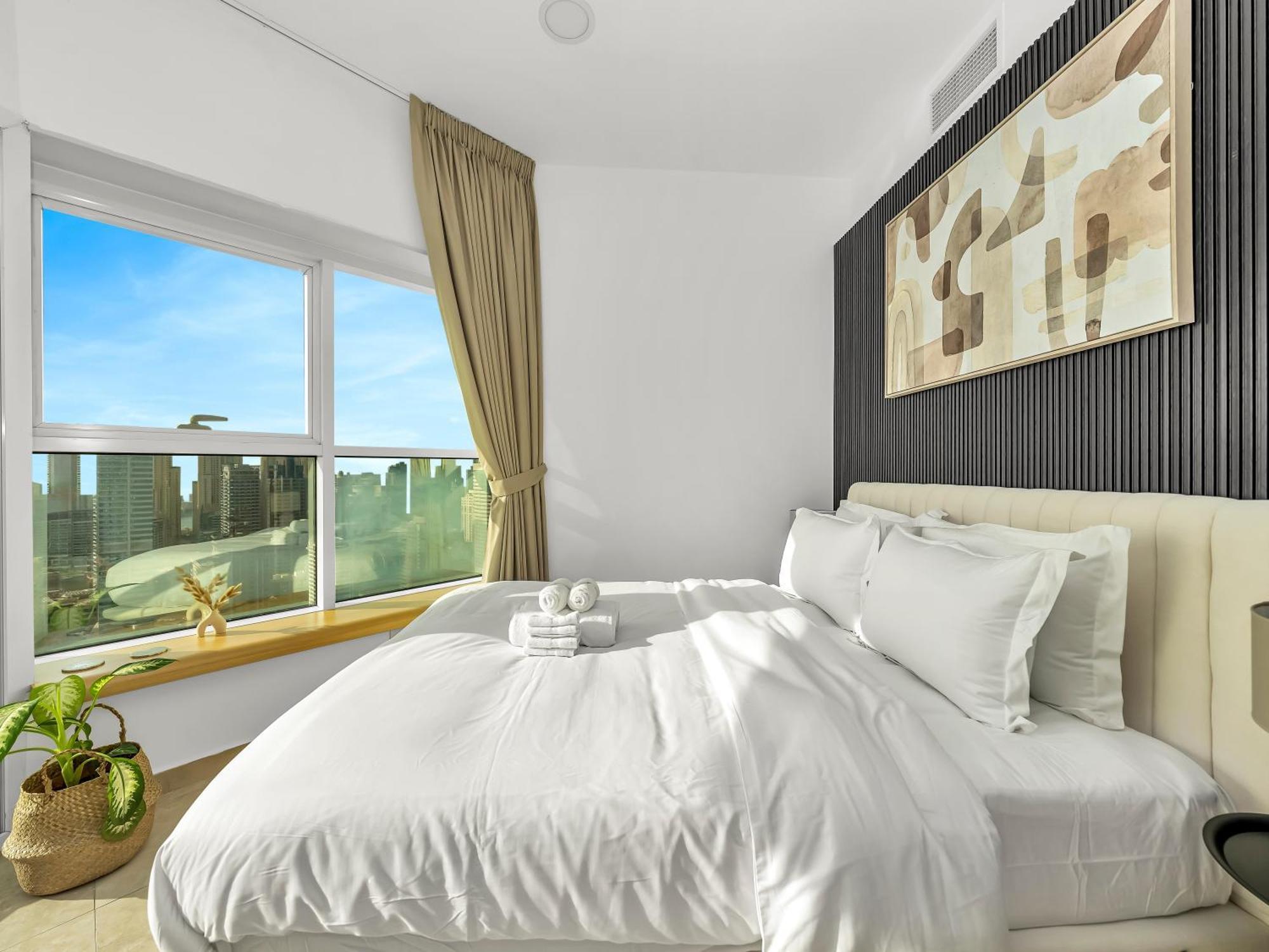 Stunning Panoramic Sea & Marina Skyline View