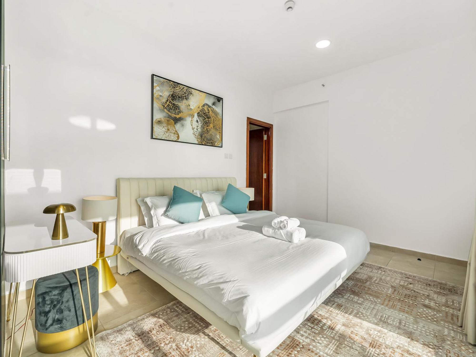 Stunning Panoramic Sea & Marina Skyline View Apartment