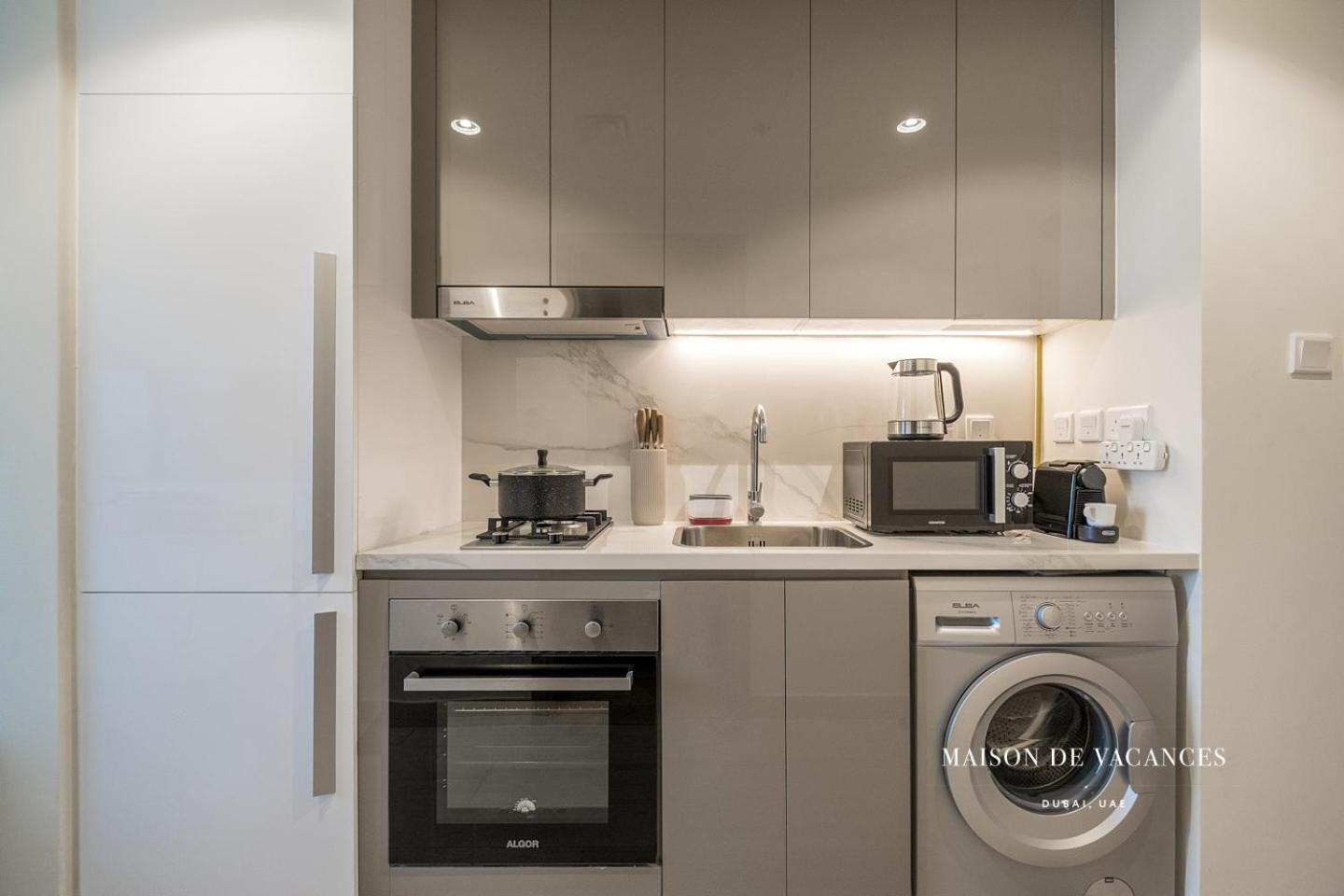 Cozy 10mins Away From Mall * Dubai