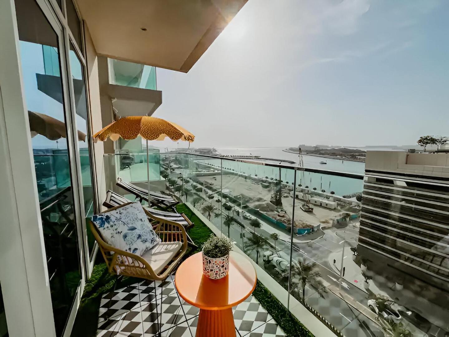 Beachfront Bliss: Chic 1 Bedroom Retreat By The Sea Apartment
