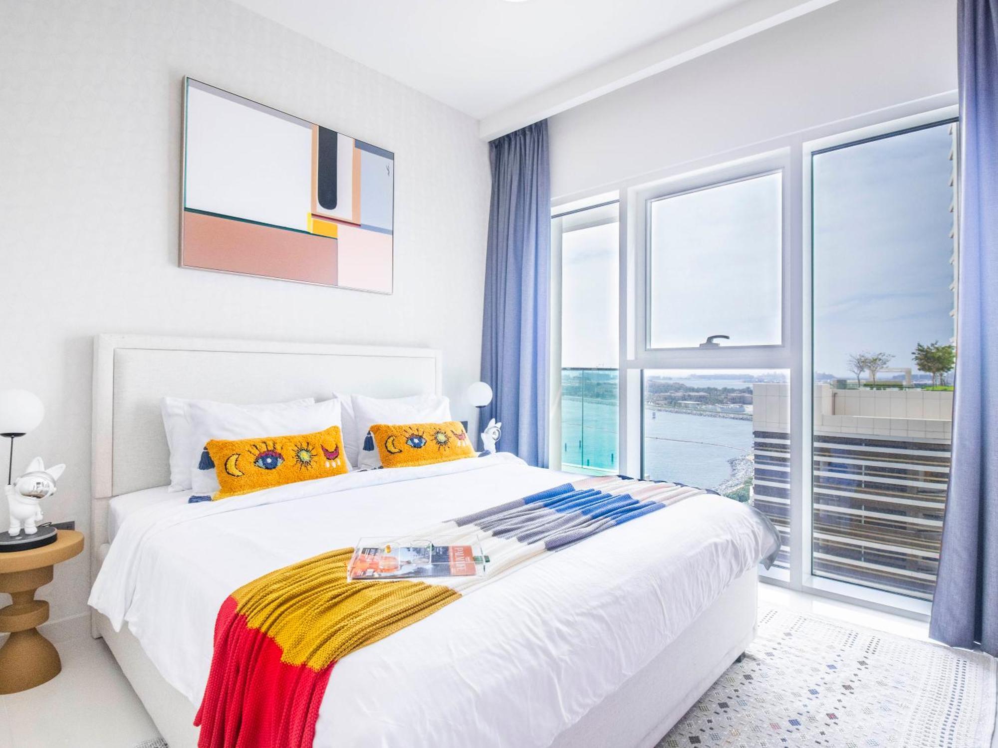 Beachfront Bliss: Chic 1 Bedroom Retreat By The Sea