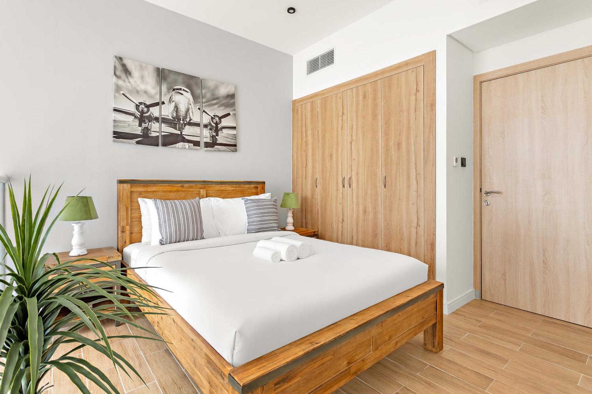 Contemporary With A Stunning Garden & Parking Dubai