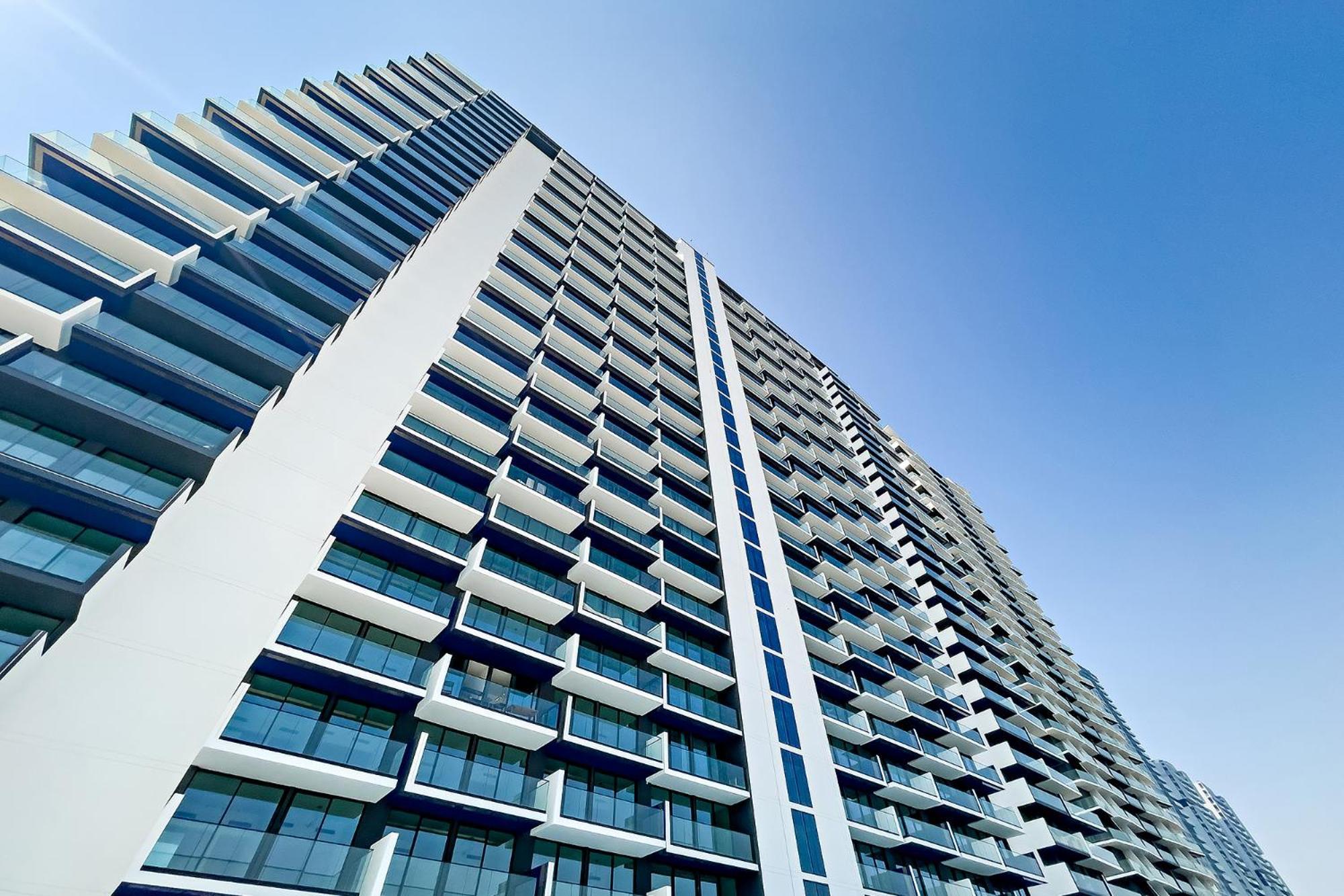 Stylish 1br At Binghatti Corner Jvc Apartment *