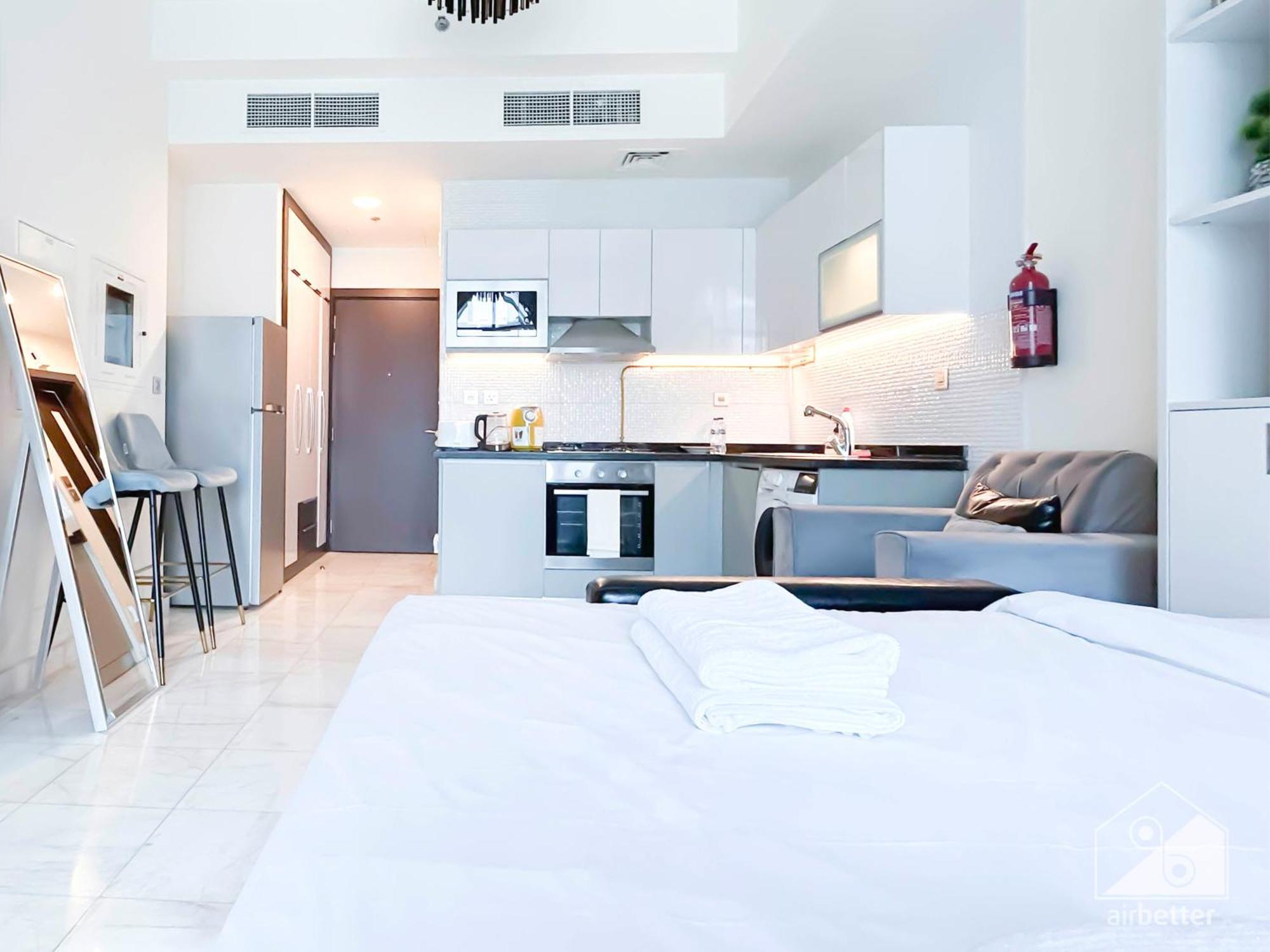 Contemporary With View In Business Bay Apartment Dubai