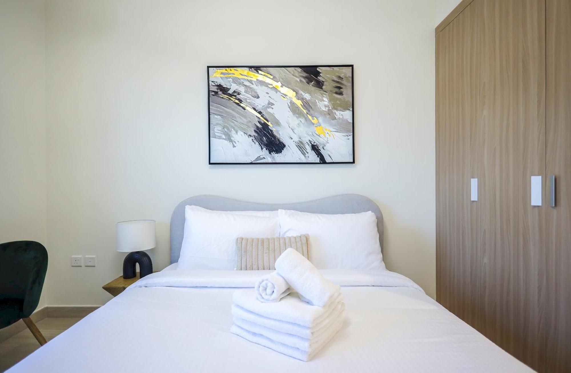 Elite Lux Homes - Contemporary Comfort - In Azizi Riviera