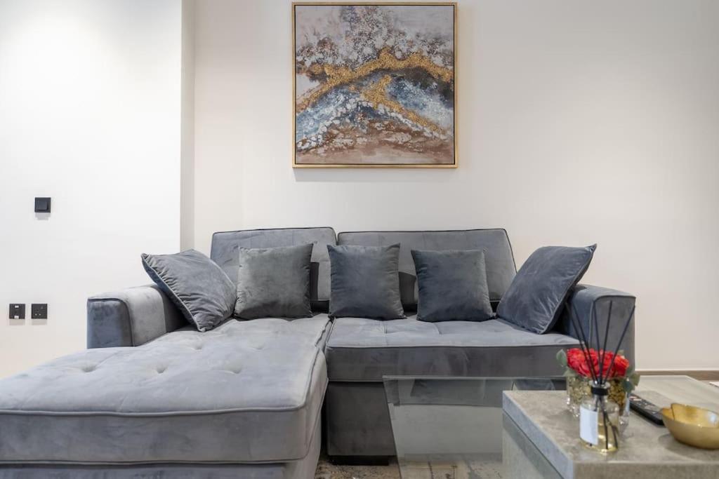 Czechin New Listing Stylish Modern Comforts Apartment Dubai