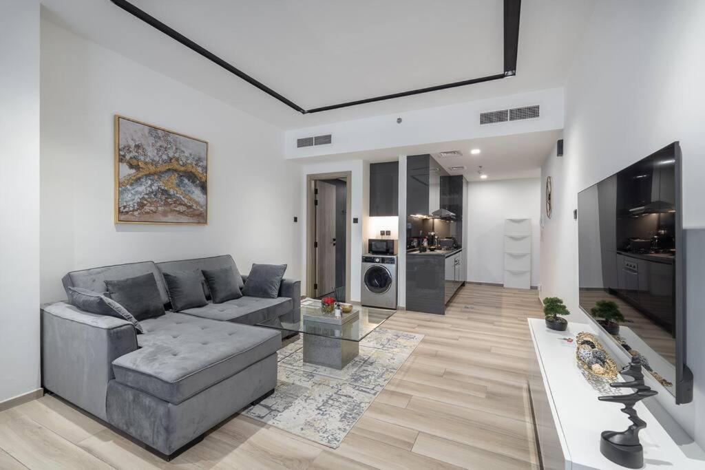 Czechin New Listing Stylish Modern Comforts Dubai