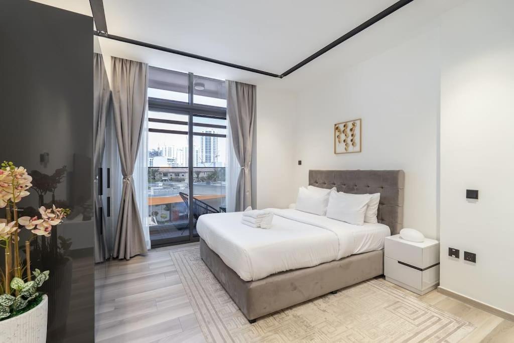 Czechin New Listing Stylish Modern Comforts Dubai