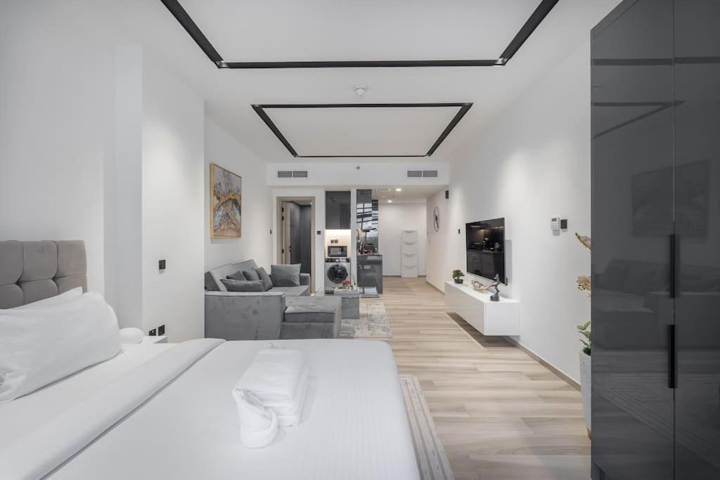 Czechin New Listing Stylish Modern Comforts * Dubai