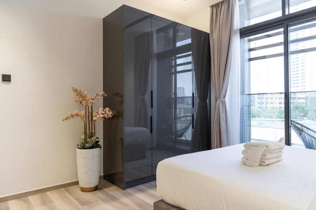 Czechin New Listing Stylish Modern Comforts Apartment *