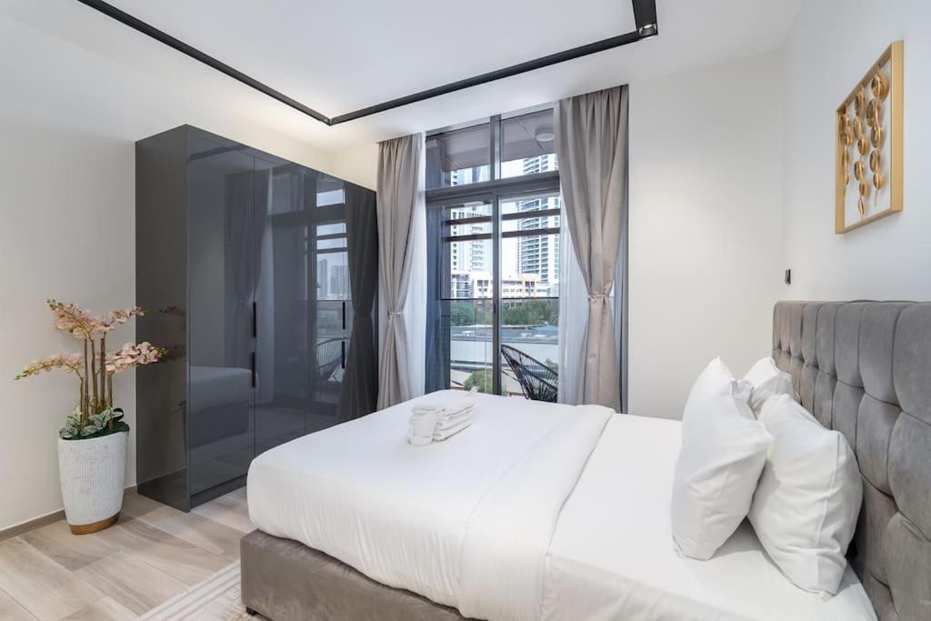 Czechin New Listing Stylish Modern Comforts Dubai