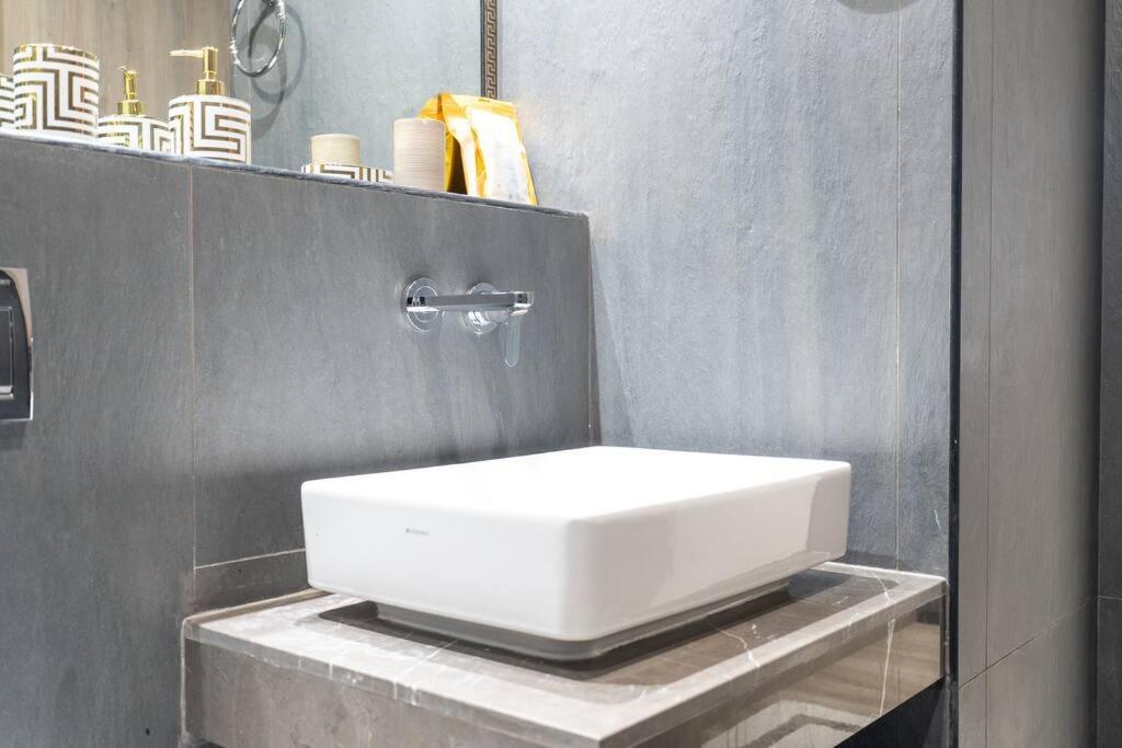 Czechin New Listing Stylish Modern Comforts Dubai