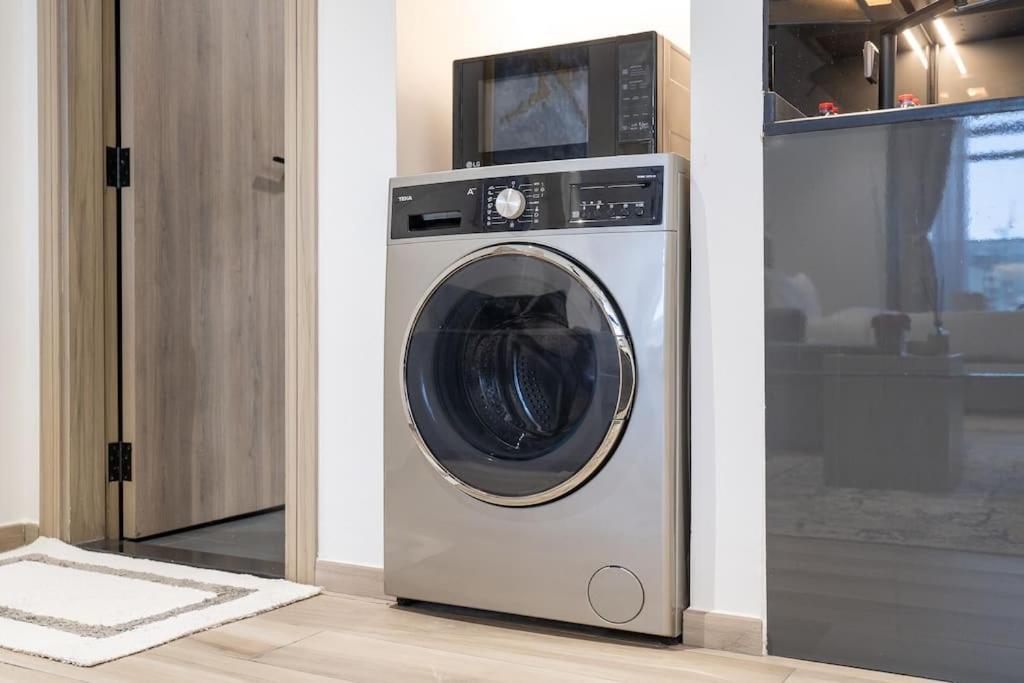 Czechin New Listing Stylish Modern Comforts Apartment