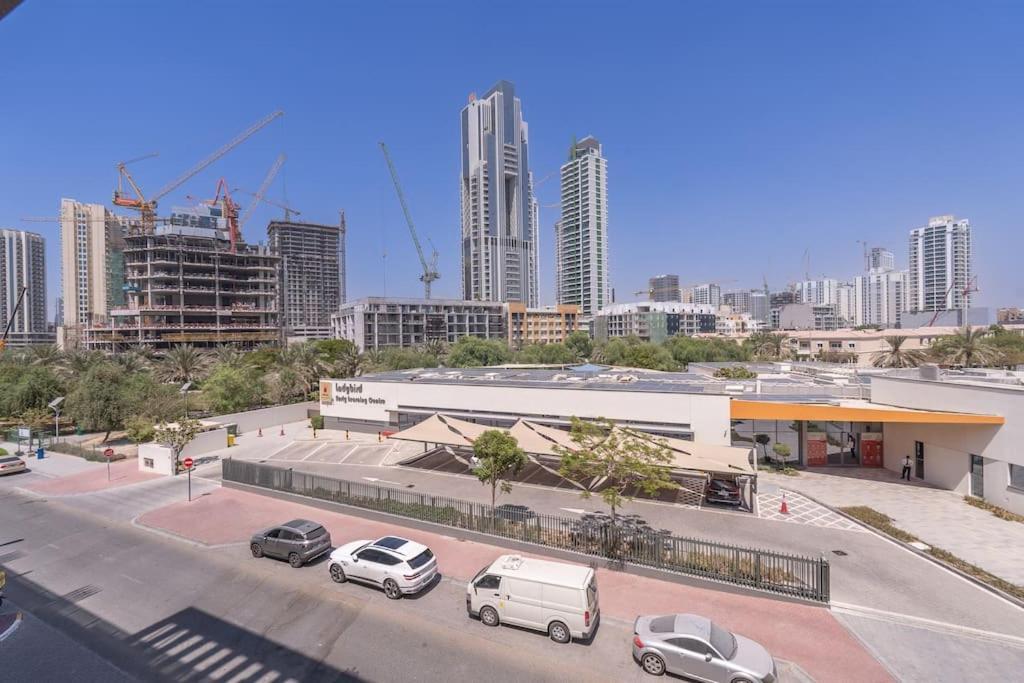 Czechin New Listing Stylish Modern Comforts Apartment *