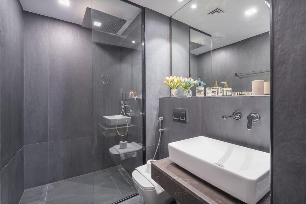 Czechin New Listing Stylish Modern Comforts Apartment Dubai