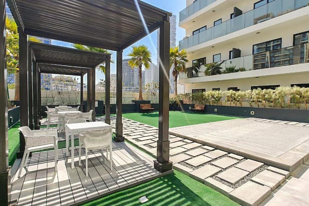 Czechin New Listing Stylish Modern Comforts Apartment *
