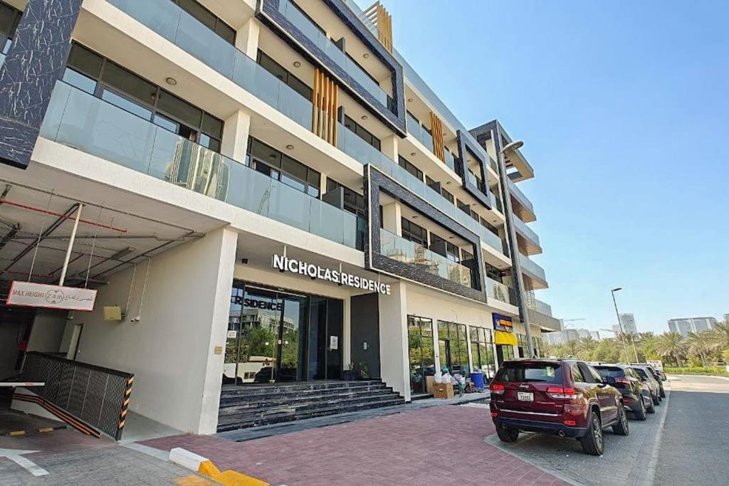 Apartment Czechin New Listing Stylish Modern Comforts Dubai