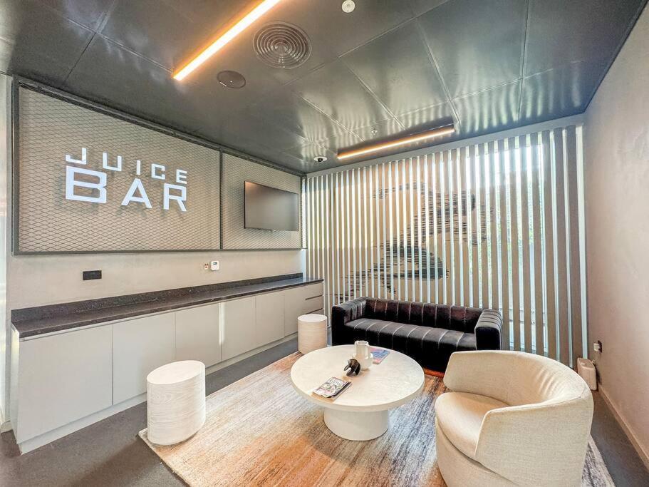 First Class 1br Urban Chic Oasis Apartment Dubai