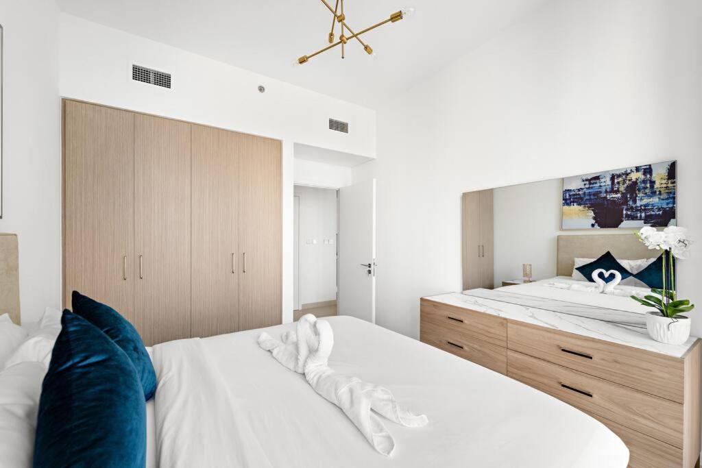 Apartment First Class 1br Urban Chic Oasis Dubai