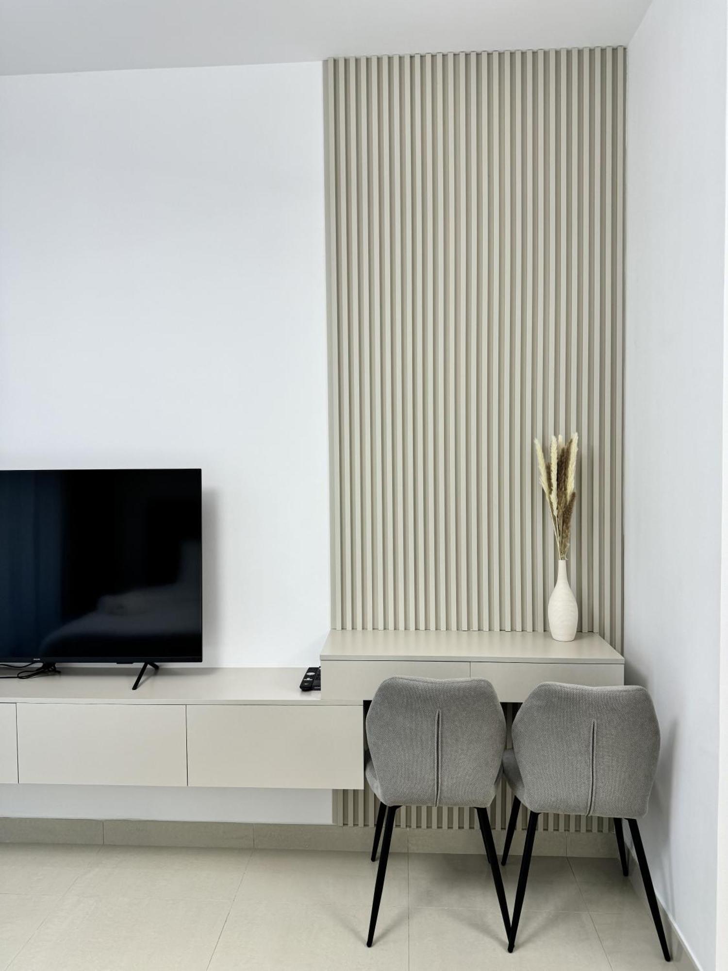 Apartment Comfortable And Spacious Studio At Claren Towers *