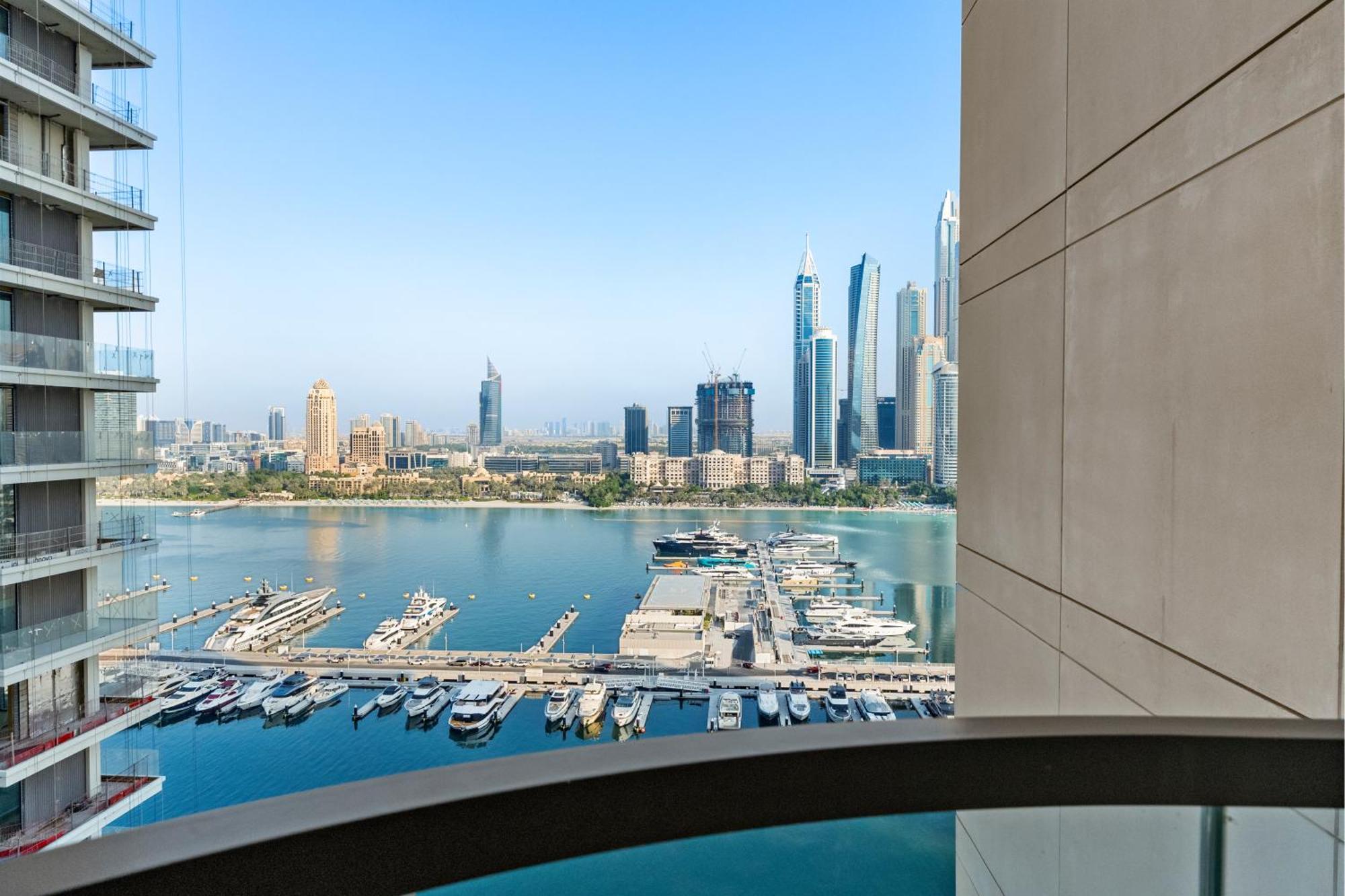 Seaside Lux Retreat 2-br Private Dubai